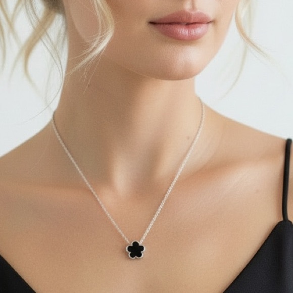 Nordstrom Jewelry - Tu.LX Lucky Clover Pendant Necklace NWT